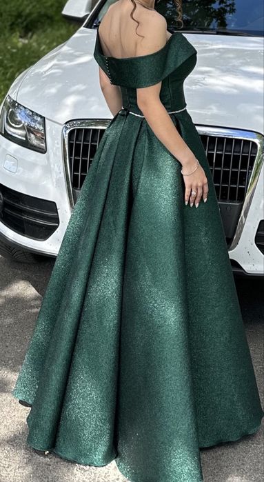 Елегантна дълга рокля с корсет – зелена