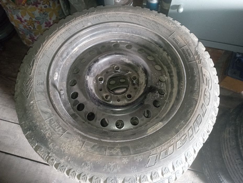 Продам диски железки вместе с шинами