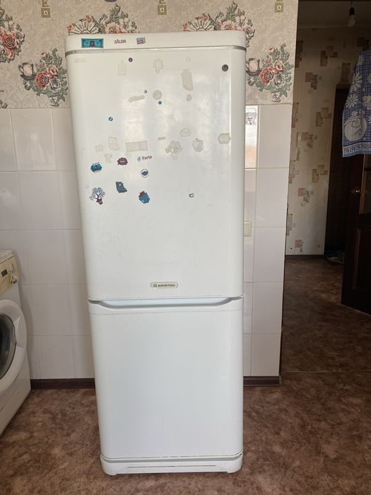 Продам холодильник Аристон