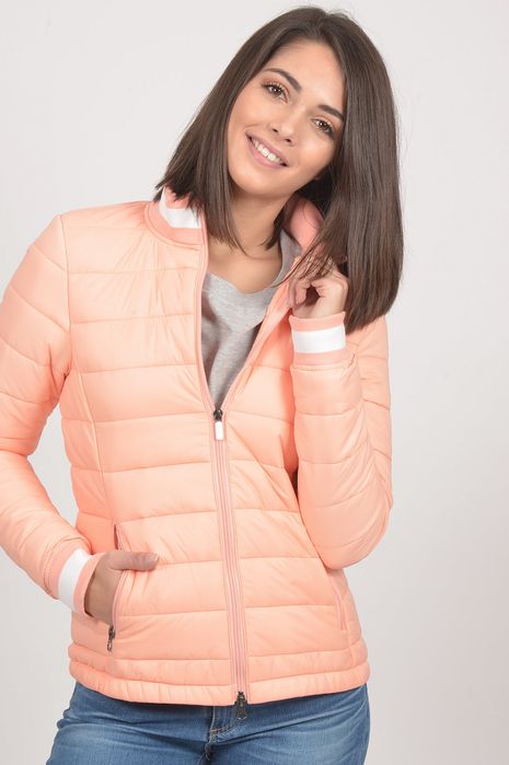 Juvia ново преходно яке