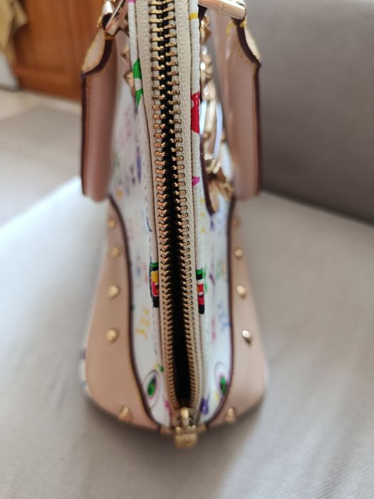 Продавам дамска чанта Louise Vuitton