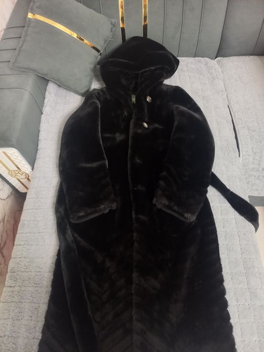 Продам шубу чёрного цвета