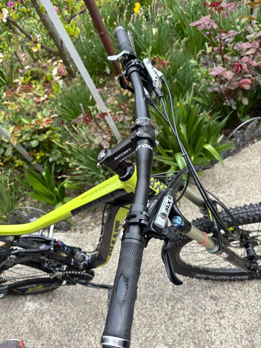 Bicicleta full suspension Giant Reign Maestro 6.0