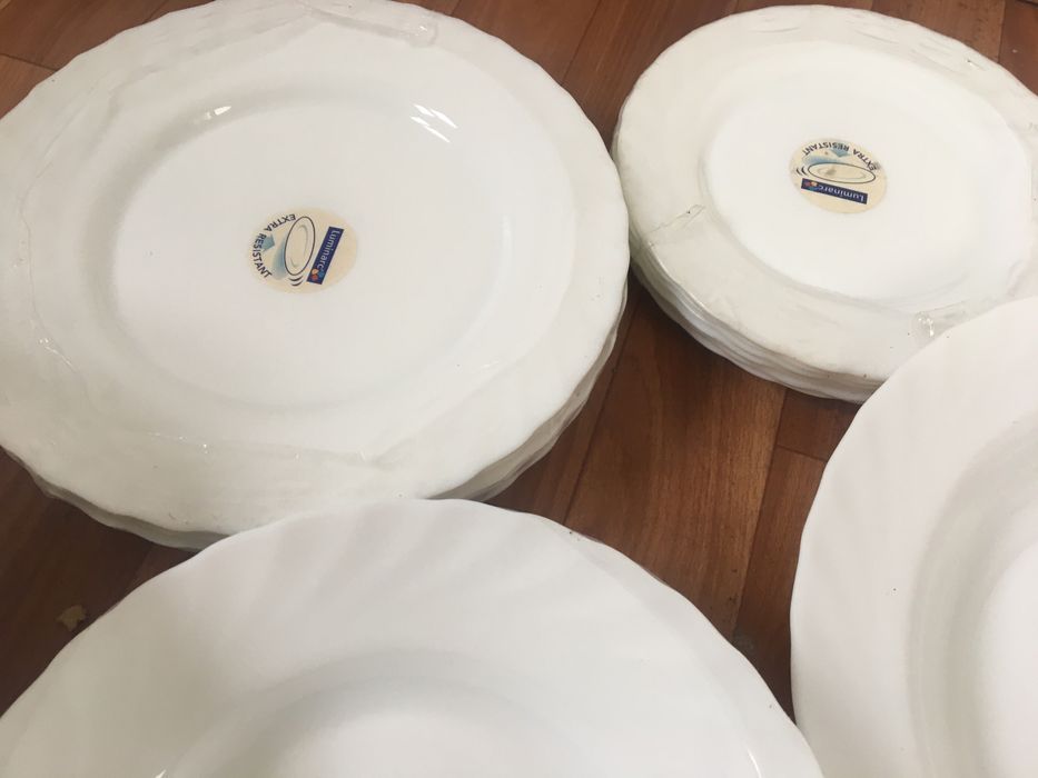 Продаю оригинальный столовый сервиз Luminarc White Dream на 20персон