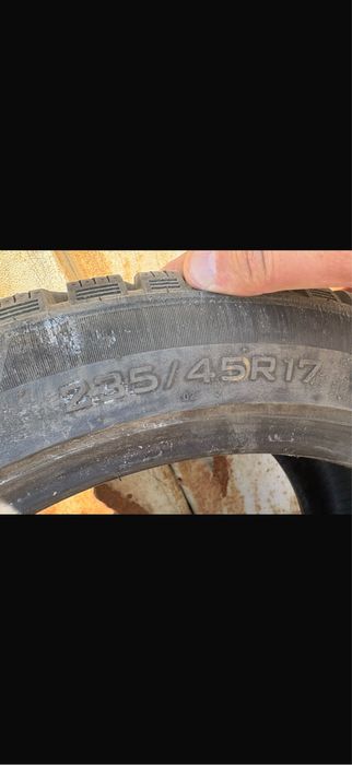Продам зимние шипованные шины
