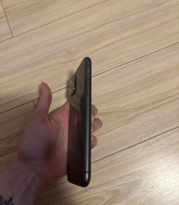 Vand iphone 11 negru