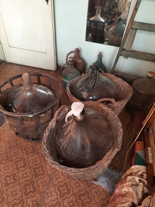 Стъклени съдове .