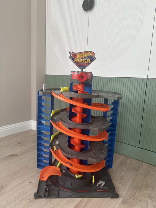 Hot Wheels GTT95 Сити Мега Гараж
