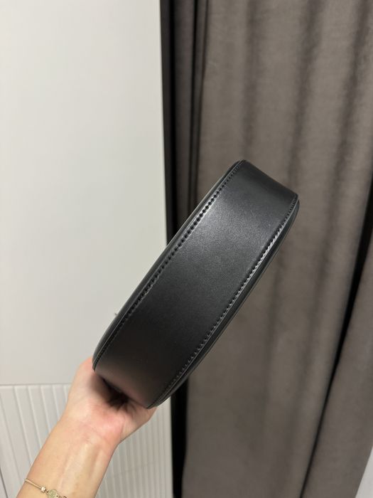 Кожаная сумка Charles & Keith