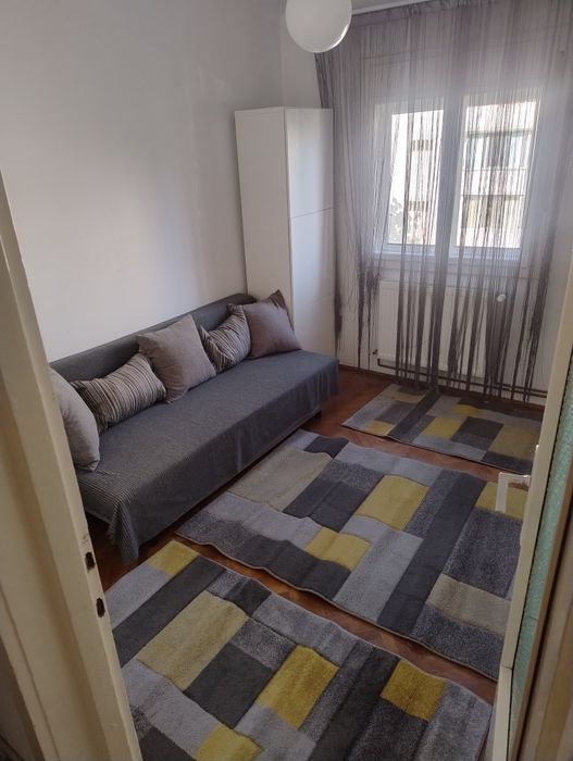 Închiriez ap 4 camere