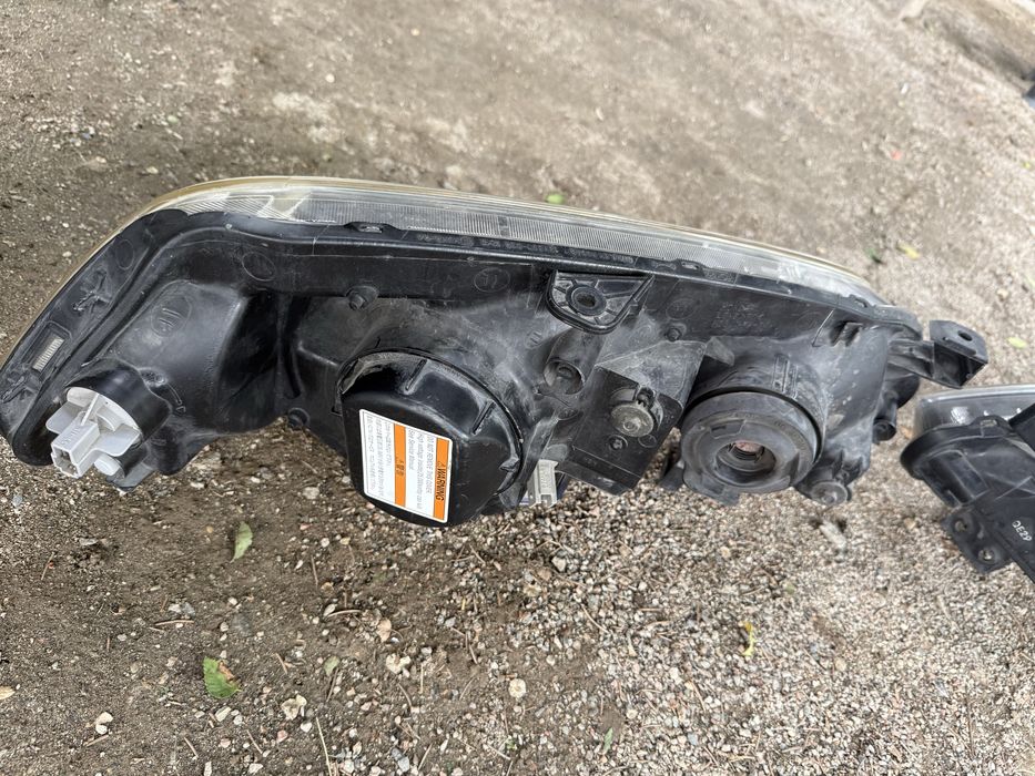 Фары Honda Odyssey 2002 года
