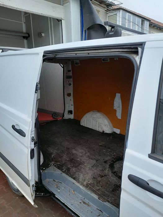 Vand Mercedes vito anul 2005
