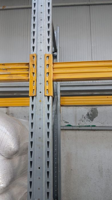 Rafturi metalice