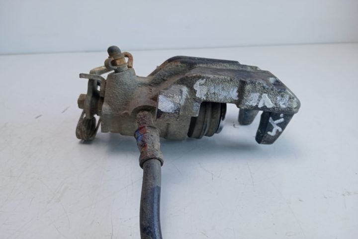 Etrier frana spate stanga Toyota Avensis a 2-a generatie T25