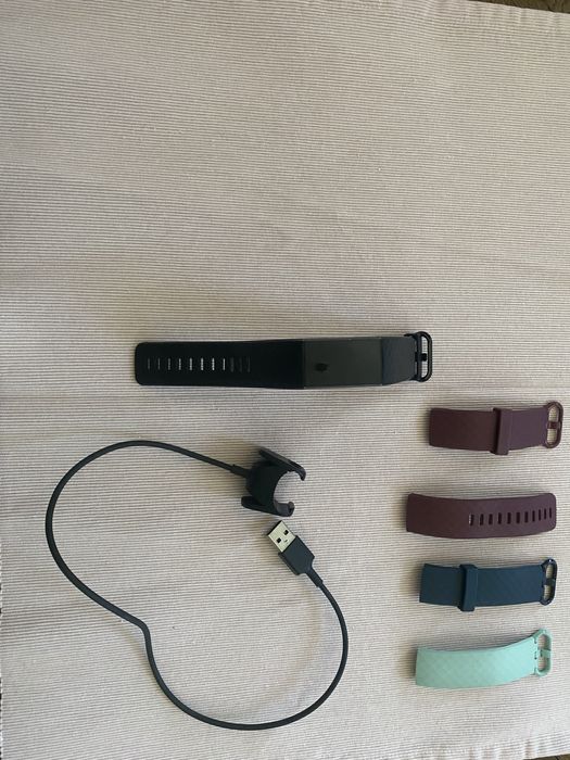 Смарт часовник/гривна Fitbit -Charge 3, черна
