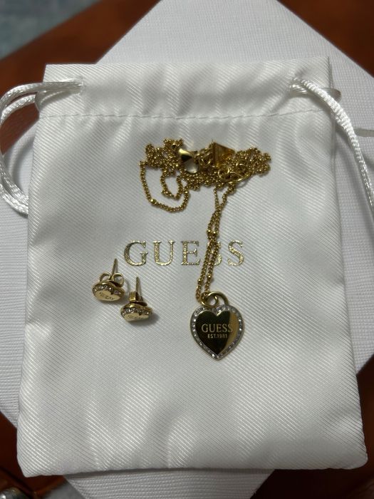 Продам комплект GUESS