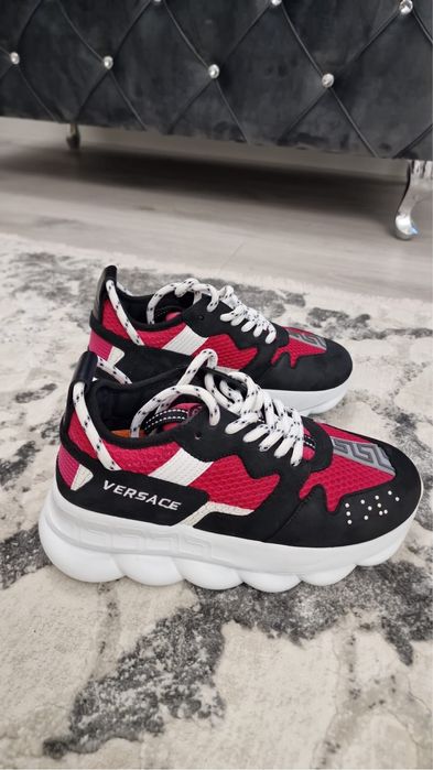 Versace chain reaction