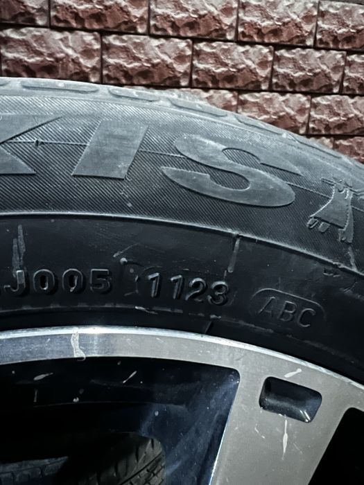 Продам летние шины с дисками