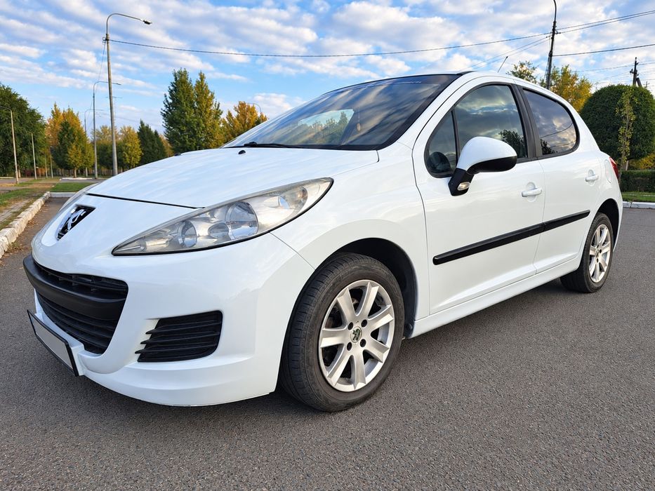 Продам машину Peugeot 207