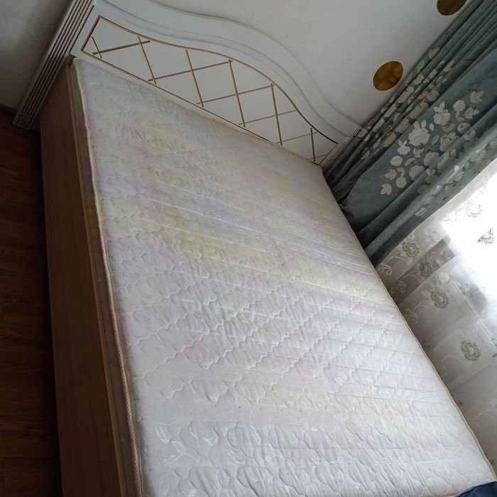 Продаю спальный гарнитур