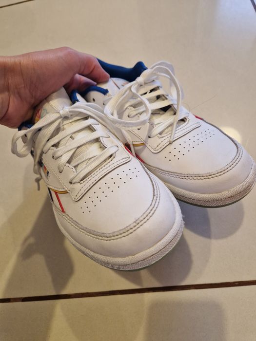 Vând adidasi  Reebok