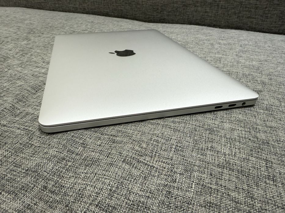 MacBook PRO A1706 TouchBar. Core i5. 8GB. 256GB
