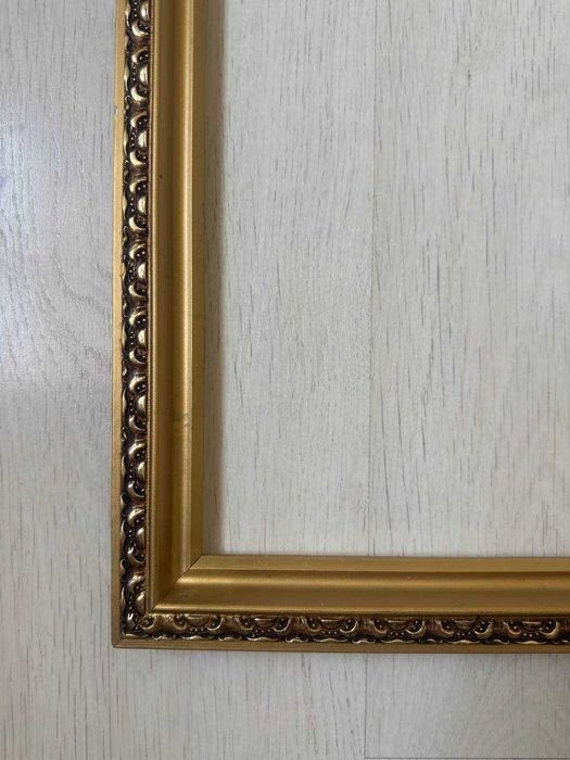 Позолоченный багет (рама) из дерева