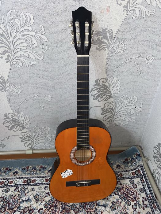 Продам две гитары