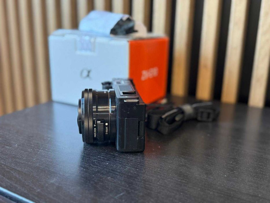 Sony ZV-E10 + obiectiv Sony 50mm f/1.8 – stare nouă, cu factură