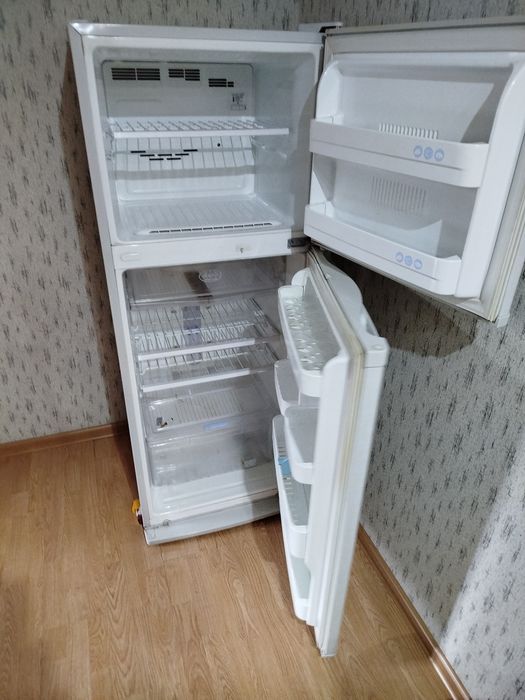 Продам холодильник б/у LG