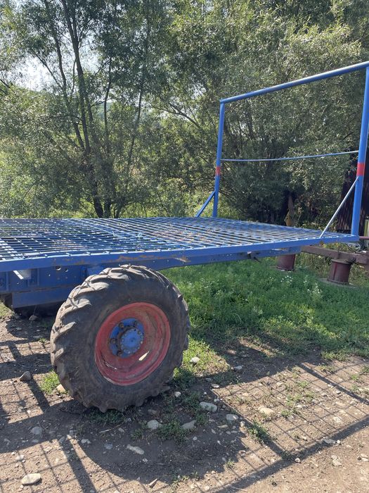 Vând platformă de baloti
