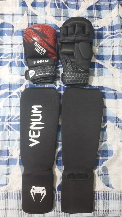 Продам набор перчатки и футы