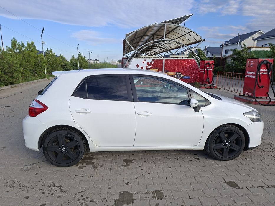 Vând  Toyota  Auris