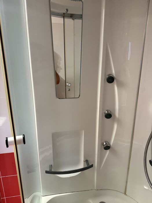 Cabina de dus cu hidromasaj