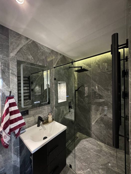 Сотилади Ойбек метро ёни 5 хонали 130 КВ м евро ремонт мебель техника