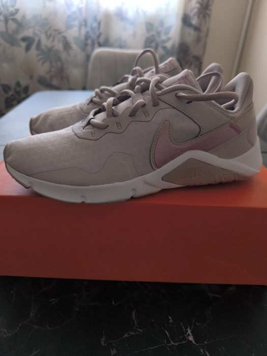 Nike legend essential 2 дамски чисто нови
