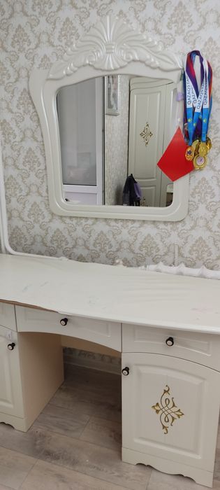 Шкафчик с зеркалом