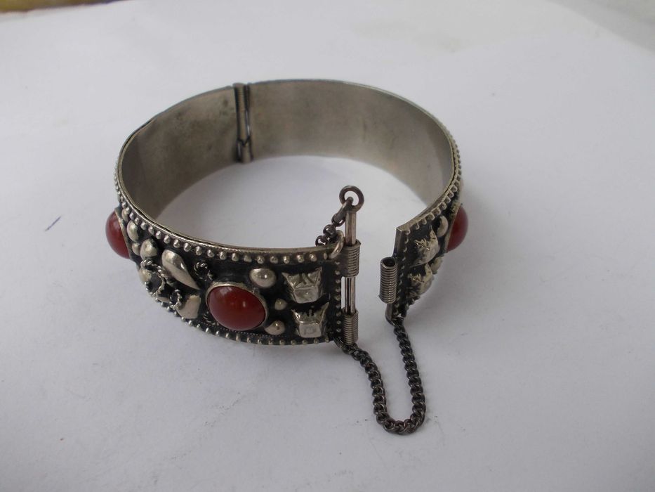 Bratara veche din alpacca cu pietre carneol