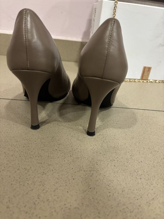 Елегантни обувки на ток Furla