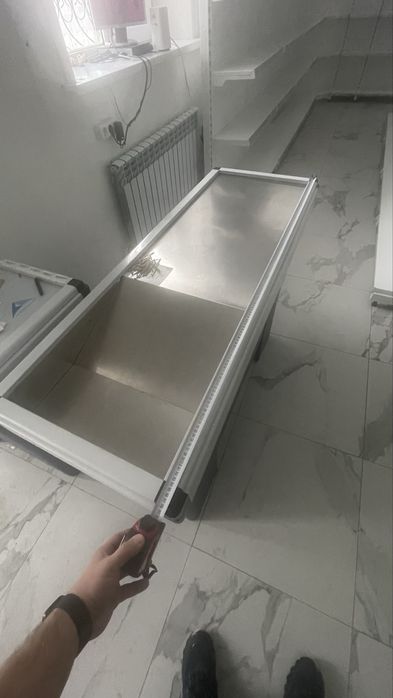 Стол для кассы.