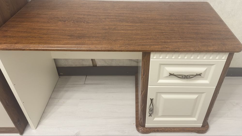 Продам стол для школьника