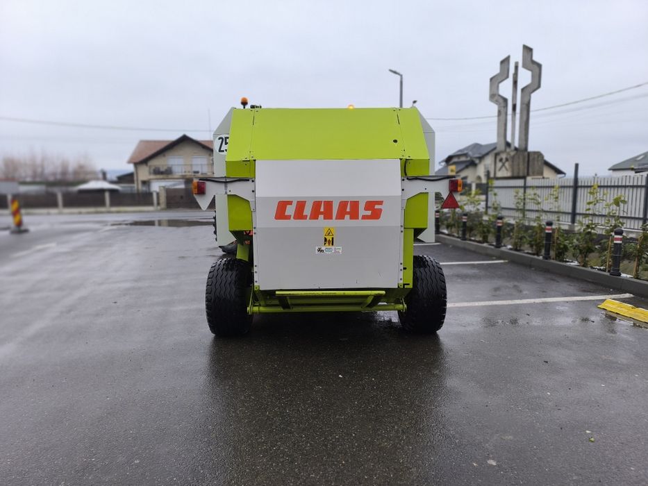 Claas Rollant 240