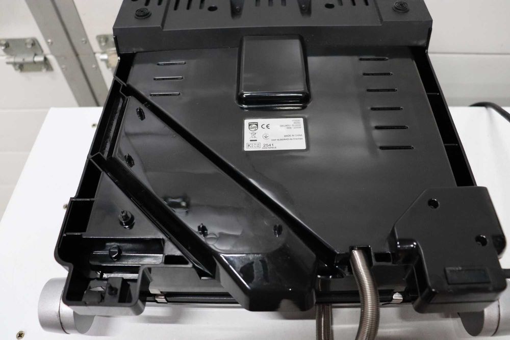 Контактна скара Philips - Регулируема температура 60°C - 200°C. Голяма повърхност за готвене и висока мощност. Подвижни незалепващи плочи  (HD6301/90)