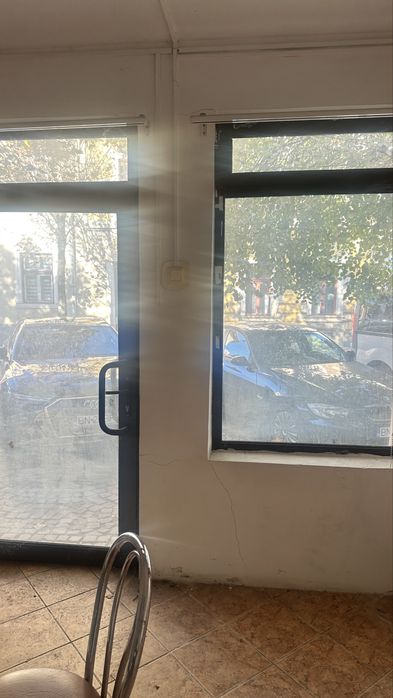 Vand Geamuri, uși, in stare foarte buna, le scoatem toate pentru ca renovam si punem lemn stratificat! Pt cei interresati 0749529086! Pret fosrte bun!