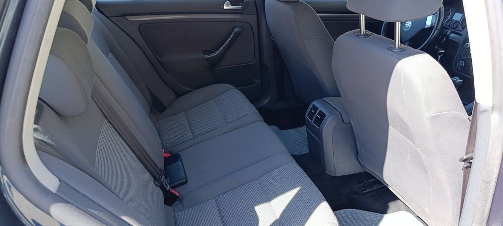 Ofer spre vânzare Volkswagen Golf Variant (combi/break) 1.9 TDI în stare foarte bună!