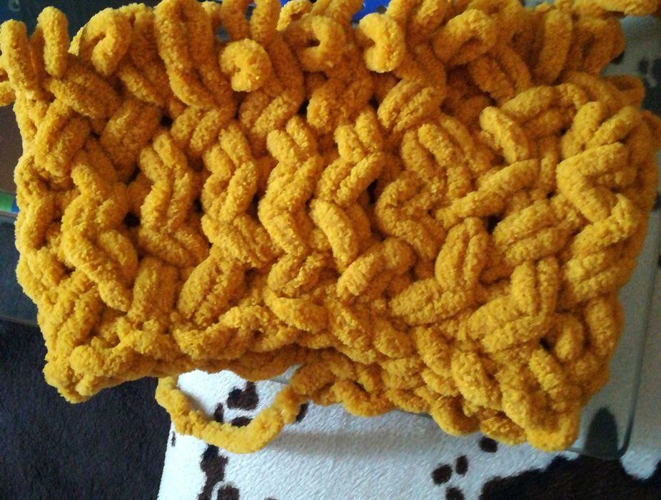 Ръчно изплетен кръгъл шал