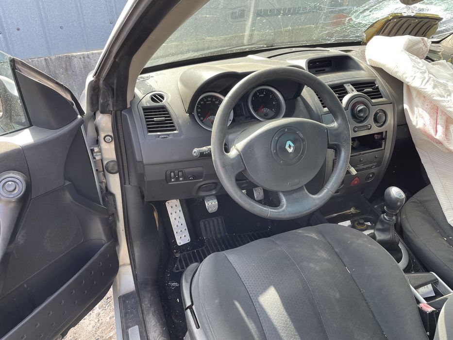 Рено Меган Кабрио 2.0i 16v 135кс 2004г На Чати