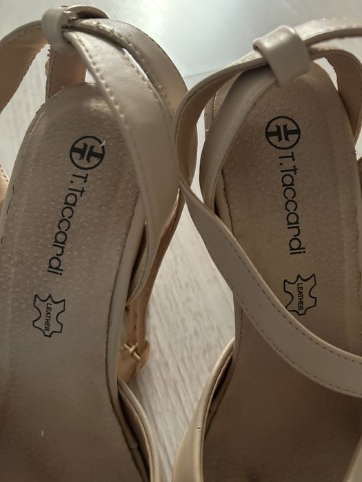 Босоножки летние,