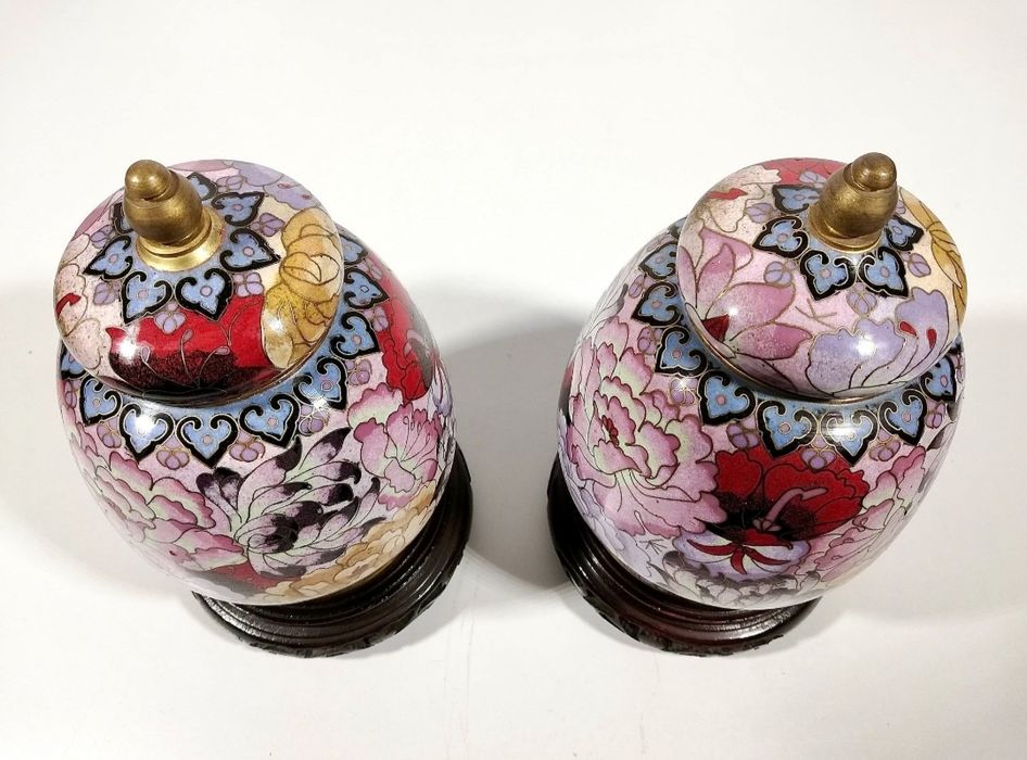 Вази (2) - Месинг, емайл от клоазон, Дърво - Китай - Втората половина