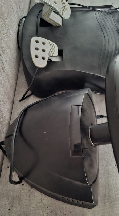 Игровой руль Logitech